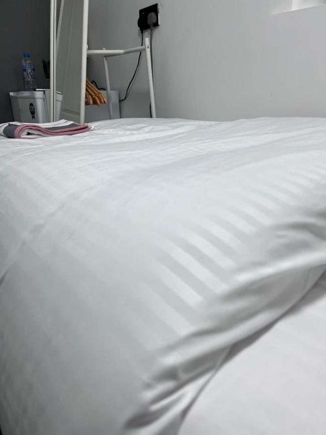 Private Single Room With Ensuite In Chorlton Manchester Bagian luar foto